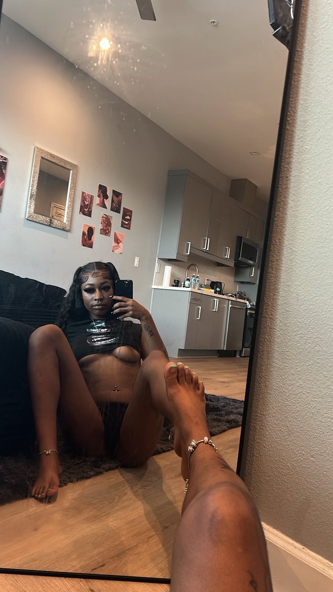 msprettymeatl's tweet photo. Black Barbie 🖤 https://t.co/SauDtsAp8j