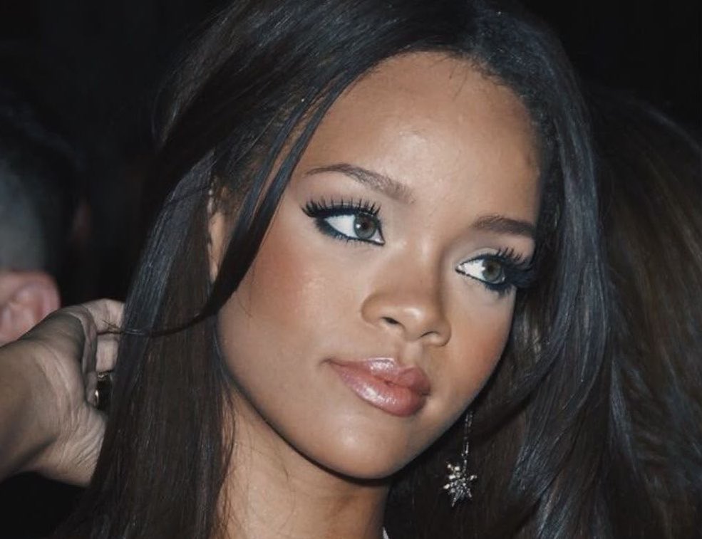 jiaa_xo's tweet photo. Rihanna’s 2000s makeup will forever be a huge source of inspiration for me https://t.co/1wY84QHy1V