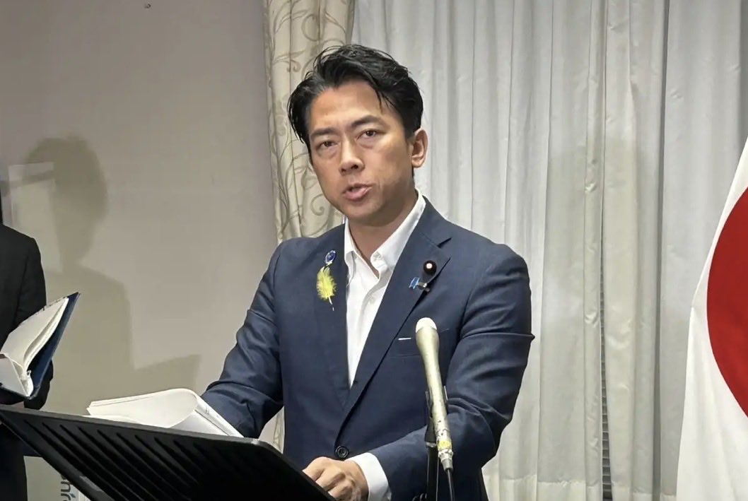 cobta's tweet photo. 進次郎はほんと人の気持ちがわからない鬼のような防衛大臣に育ったと思う。トンデモ発言していた頃がなつかしい。

LINEの一斉送信とかで勧誘してるのと思ったら自衛隊員が高校生と直接LINE交換して何度も勧誘メッセ送るらしい。こわすぎる。地方のコミュニティでは知人の可能性もあるから断りづらい。 https://t.co/KwRTI7brF4