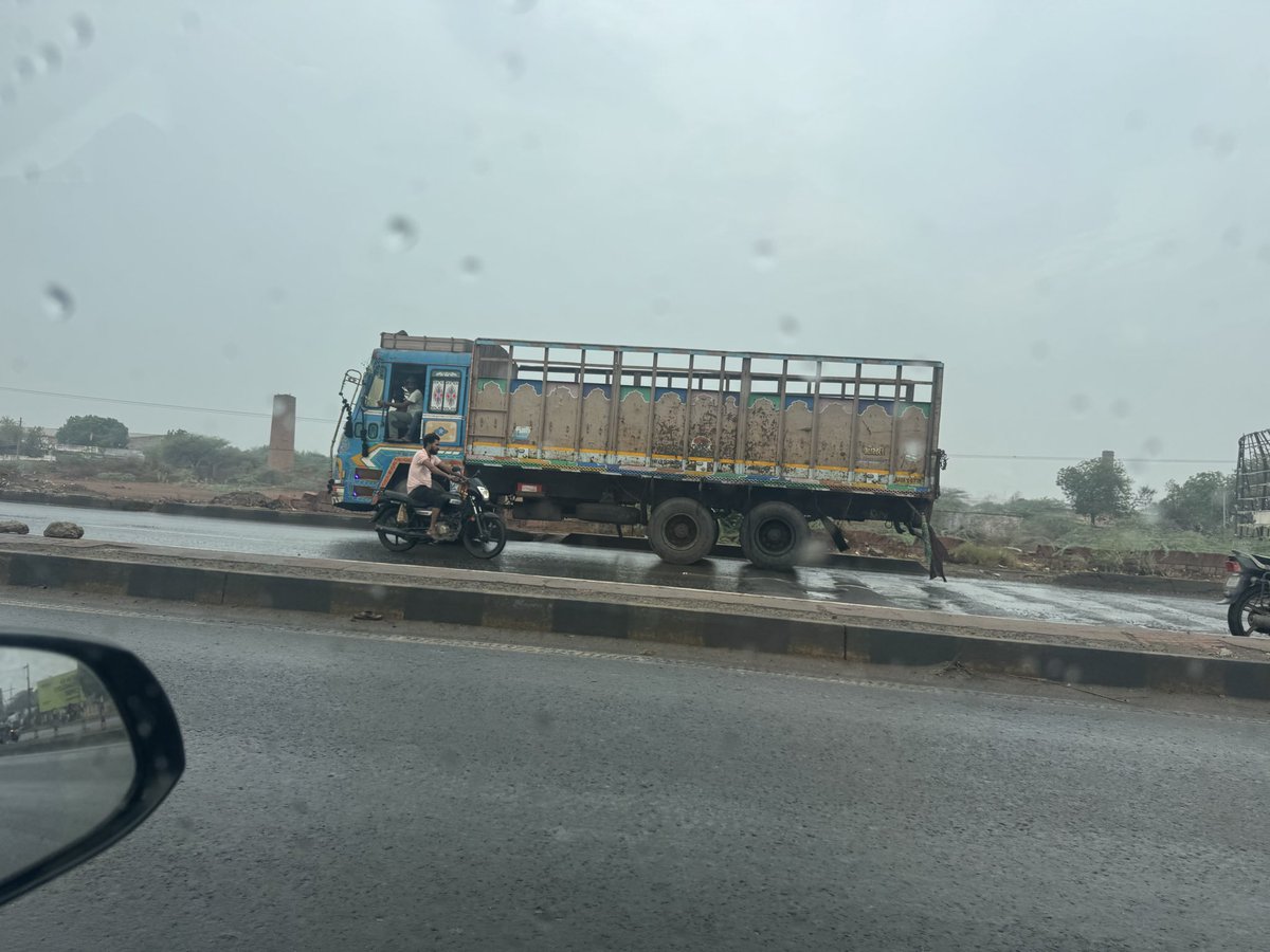 RajKachrola's tweet photo. @GujaratPolice @SPMorbi @dgpgujarat @GujaratPolice Our morbi SP is still sleeping and here I am attaching another incident of wrong side truck driving , I will keep posting until I feel safe on Morbi 8A national Highway, #shameongujratpolice #wrongsidedriving https://t.co/sAztBDBO9t