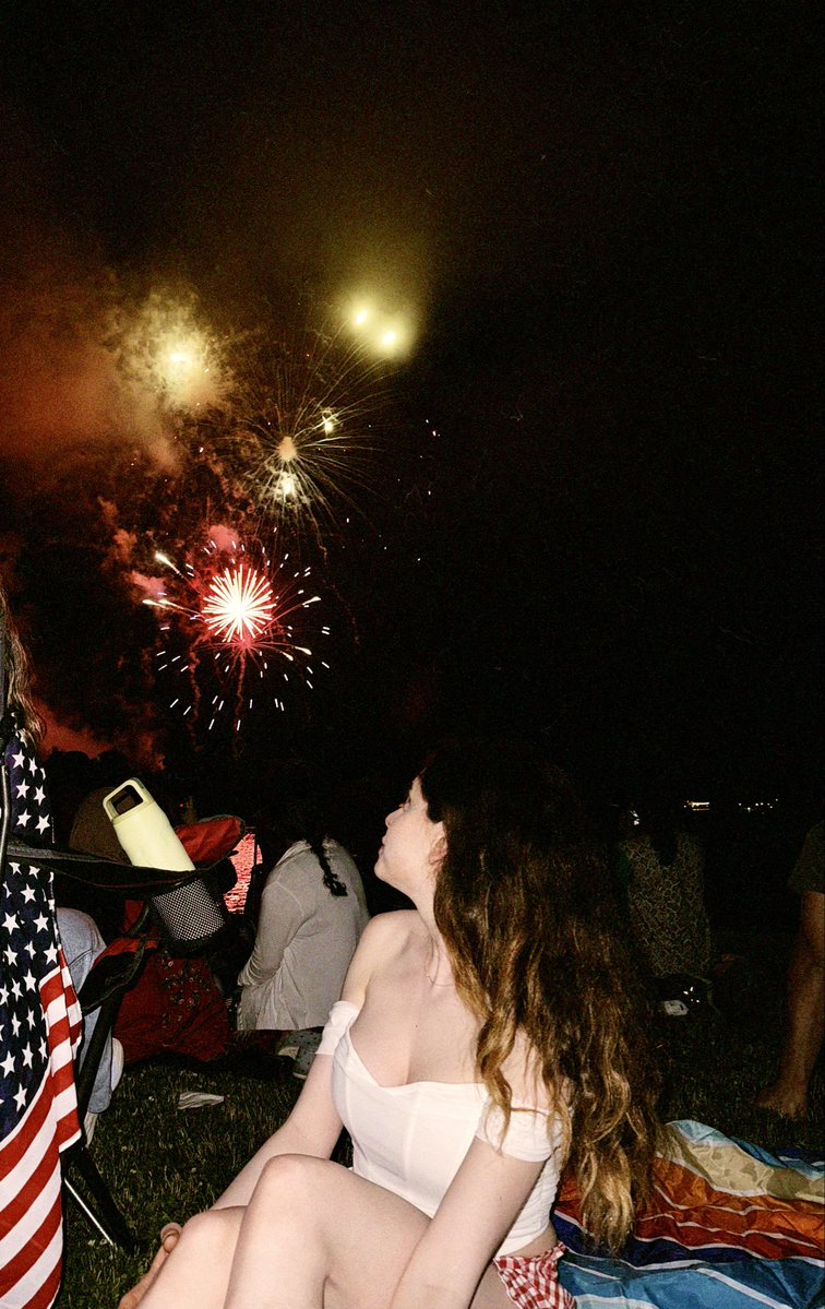 thefirstmim's tweet photo. Grateful for love &amp; July. https://t.co/KourLLJU47