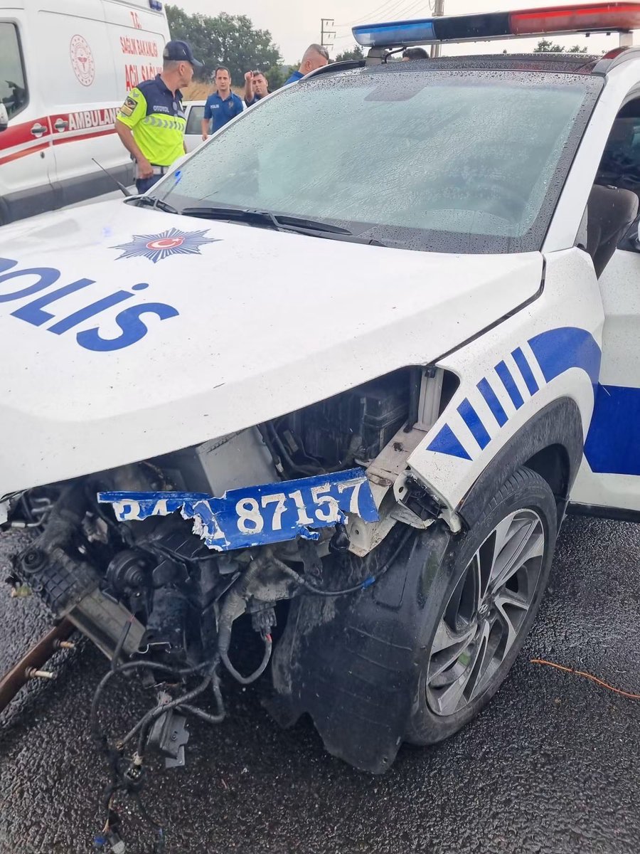 kayrasertel2121's tweet photo. Ayın 15’ inde verecekleri 80-90 bin lira için kalk o kadar yol gel milyonluk adamların güvenliğini al ev kiranı zor öde birde yetmezmiş gibi görev aracınla kaza yap masrafları sen öde polisler bu ülkenin üvey evladı..!!
Allah kolaylık versin onca masrafı cebinden ödeyecek şimdi.. https://t.co/R9tvMnTOt4