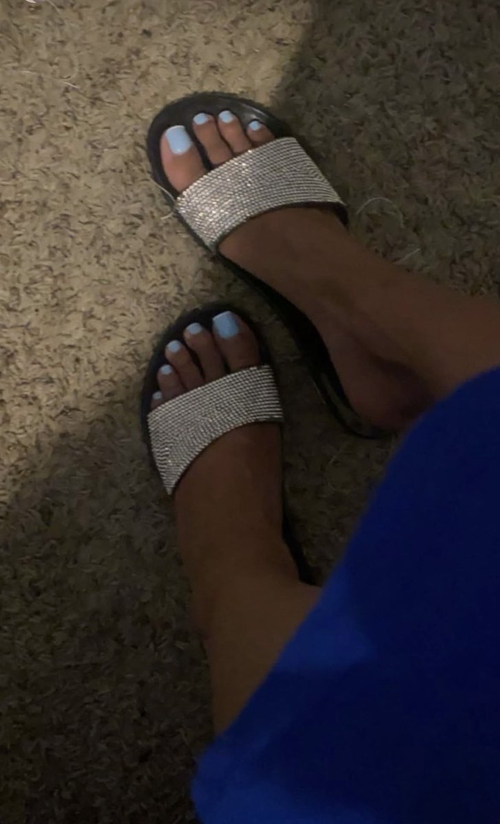 MsLadyDoll4k's tweet photo. Where my feet lovers 👣❤️
#feet #feetcare #feetfetısh #feetworshi̇p #footfetısh #footworship #CHUDAİ #prettyfeet #wataa https://t.co/Ibu5oBecnM