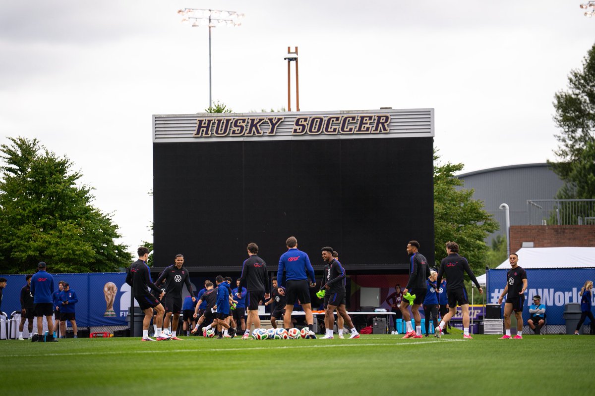 UW_WSoccer's tweet photo. One more sleep in Seattle. https://t.co/R1avaUrwWf