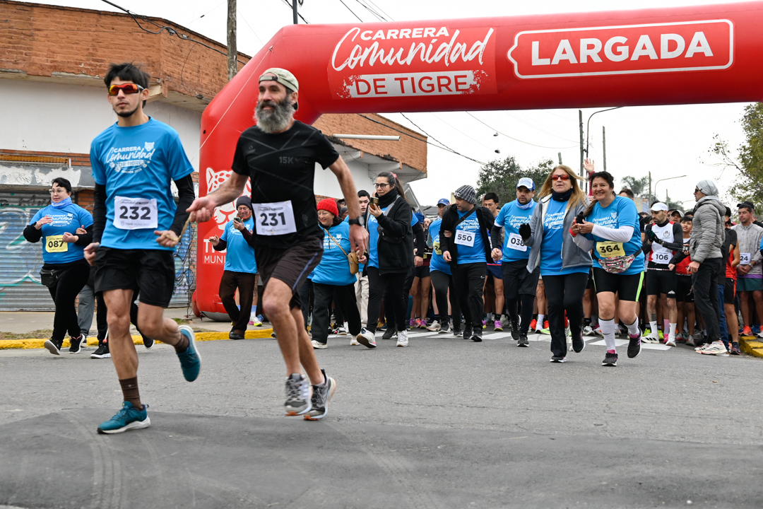 GiselaLZamora's tweet photo. ¡Acompañé una nueva #CarreraComunidadDeTigre en el marco del 91° aniversario de El Talar! Esta edición contó con más de 1200 participantes que se sumaron a la carrera y caminata familiar. ¡Felicitaciones!

#TigreEsMiVida https://t.co/rDlvEYTnku