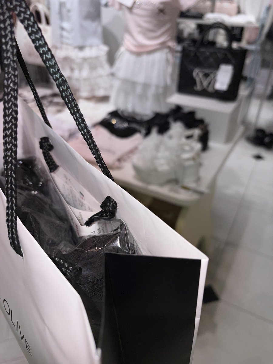 yuruchu's tweet photo. 🗼🖤 https://t.co/GazgypSzhX