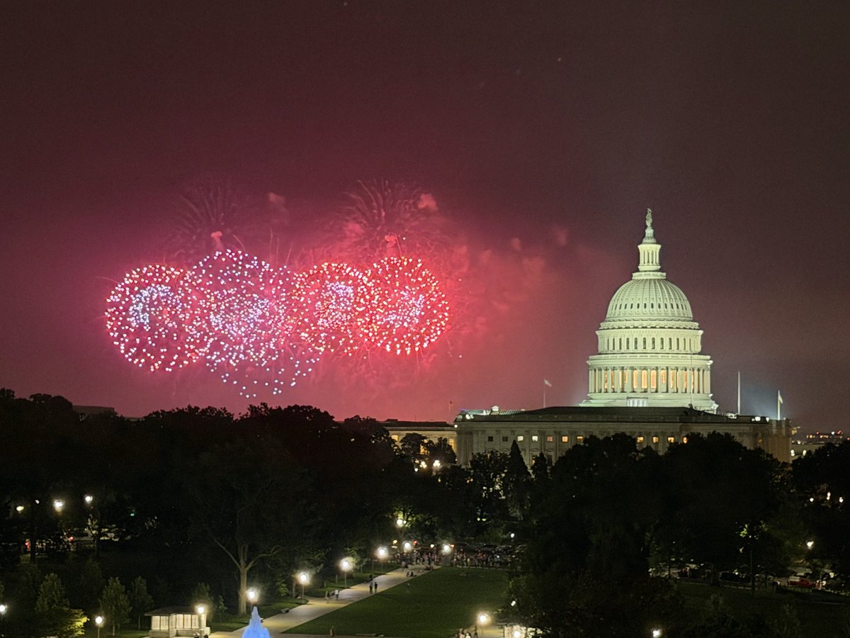 KatiePavlich's tweet photo. About last night!! 🎆❤️🇺🇸 https://t.co/aGXbPIQD1e