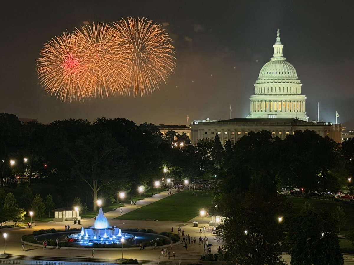 KatiePavlich's tweet photo. About last night!! 🎆❤️🇺🇸 https://t.co/aGXbPIQD1e
