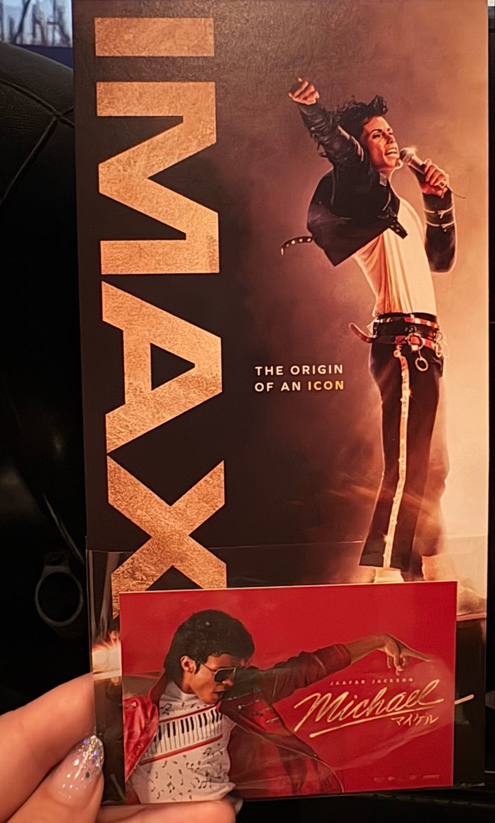 chie_operar's tweet photo. 先月、マイケル観て来ました🎬

��れは絶対IMAXで観なきゃと
思えるステージと迫力🎤🎶

2人の配役も
リアル感あってとても良かった👏

私のスンスンも一緒に🤭笑

#映画マイケル体感 https://t.co/obK4E6DPqi