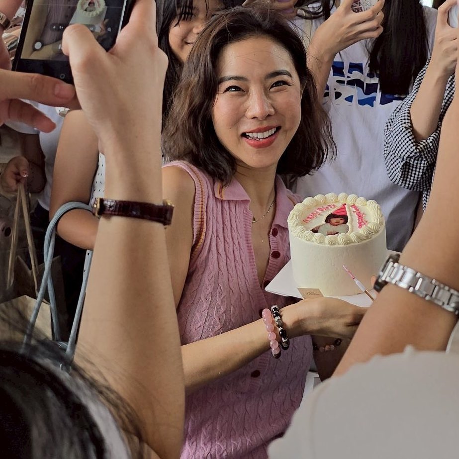 WHTVYaJEudlxJMC's tweet photo. birthday girl 🌟♥️🤲🏻🐰

𐬹 ۫ ۪ ꒰ #HBDCRIS2026 #crishorwang  ꒱ ˖ ࣪  . https://t.co/z5g0y3BIQn