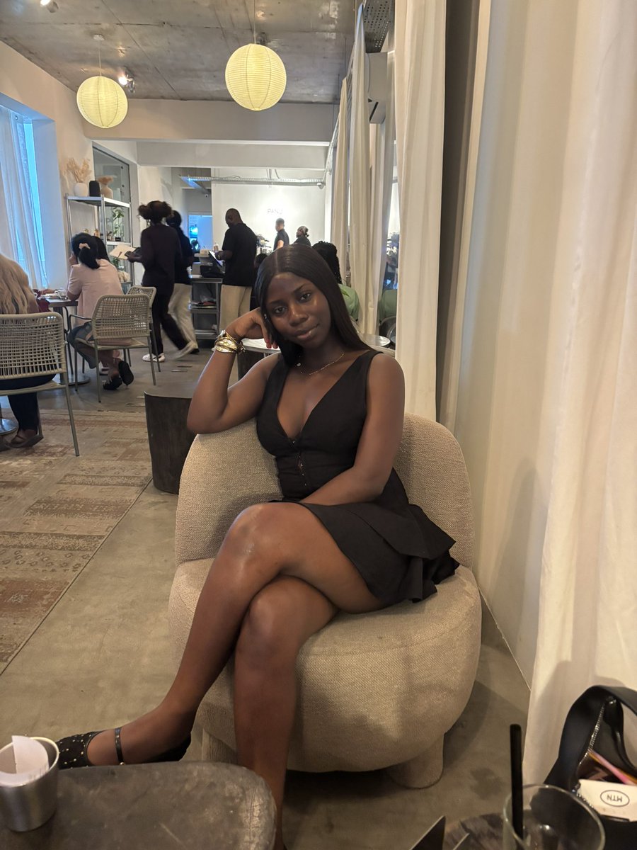 makindeore's tweet photo. Here is to more full pictures💛. https://t.co/3pFcH94hAr