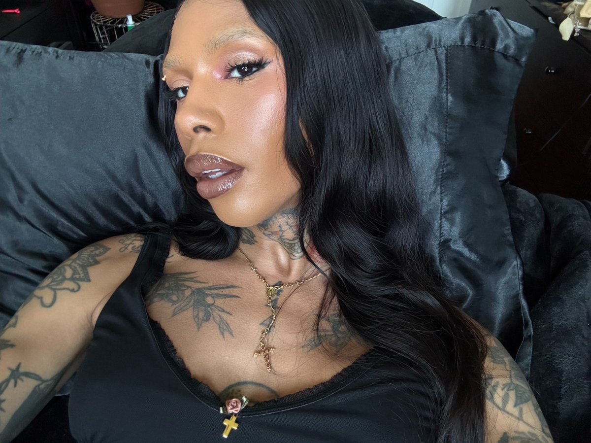 flvmeprincesss's tweet photo. being trans was probably one of the best things to happen to me https://t.co/5WPJZ7mFTN
