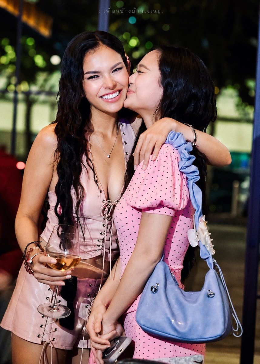 genoey2026's tweet photo. วุ้วววว  มาแค่เนี้ยะก็พกเมียมาด้วย 😁😘

—————————
#เนยนฤมล #Noeynaruemon 
#แองเจลิกา #angelica #เจเนย #genoey https://t.co/OVrPyrsYy0