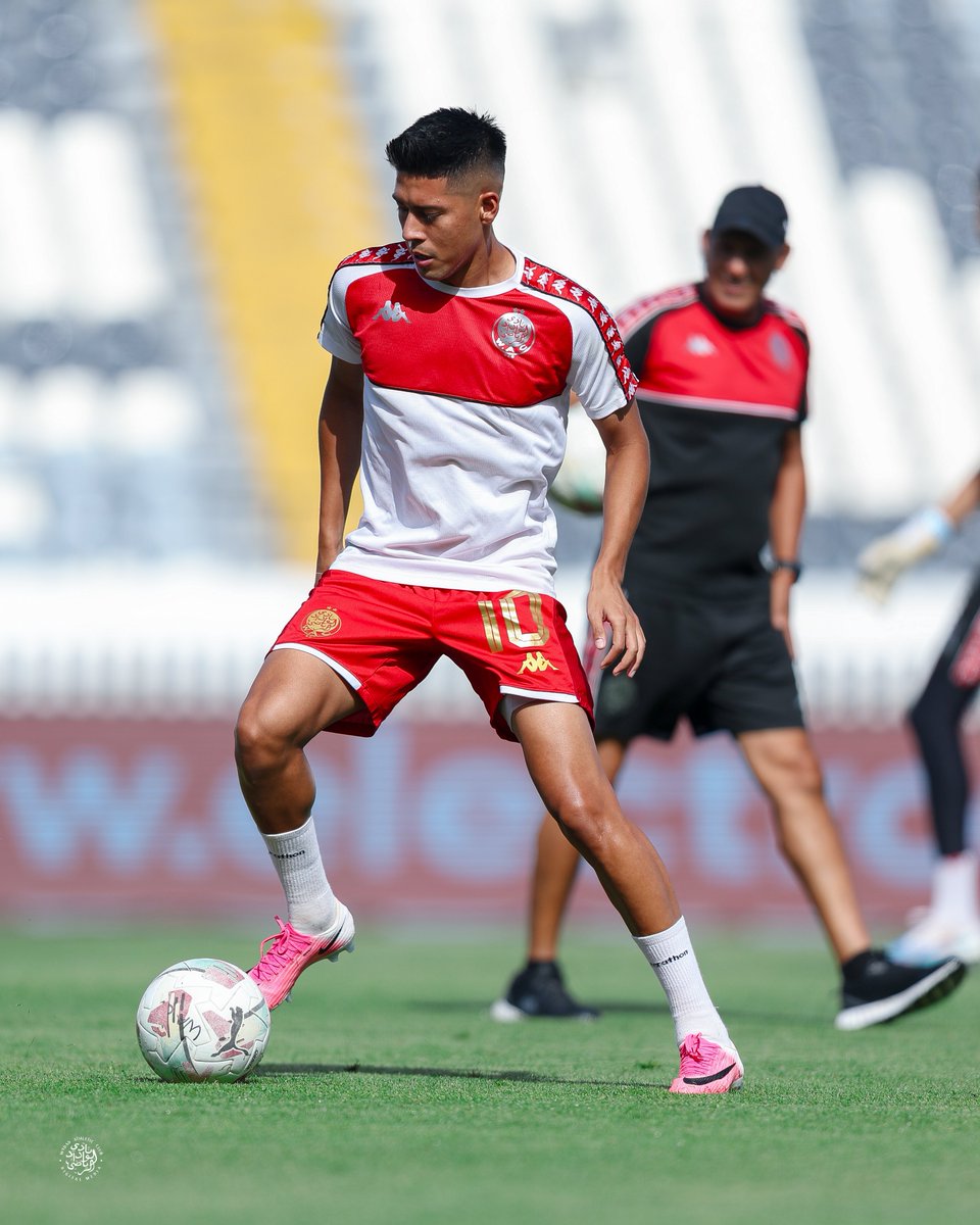WACofficiel's tweet photo. Warm-up underway. 🔥⚽

#DimaWydad https://t.co/UKPRJQ6Jq9