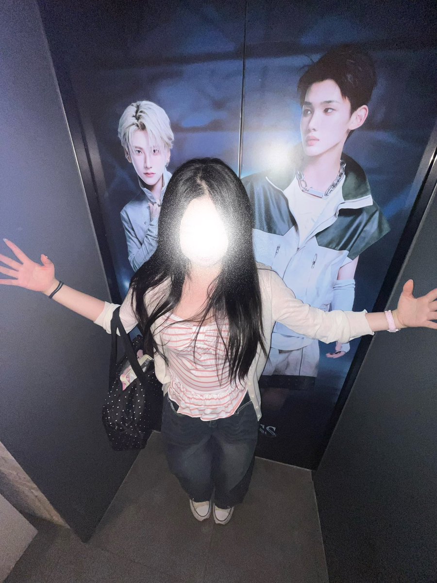 yuni1over's tweet photo. 브이알콘 봣더염✌🏻
welink 🐺🐺🐺 https://t.co/o3GgJmIot4