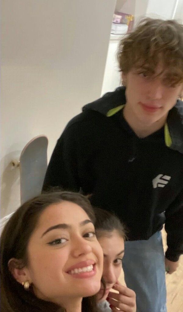 lexihwrd's tweet photo. io e vinnie in un qualsiasi contesto sociale https://t.co/TxJlFJG3CJ