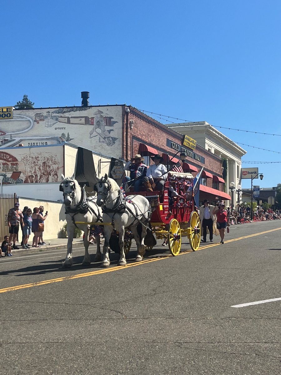 L_Baumster's tweet photo. In the small towns of the Sierras, we parade earth moving equipment, stage coaches, and honor our country’s remarkable frontier-expanding history because we love our country and home! 🇺🇸🇺🇸 https://t.co/TGFOZv9NOr