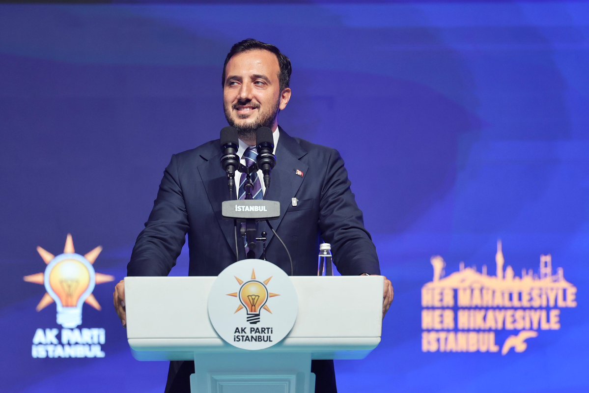 abdullahozdemir's tweet photo. İstanbul’da kentsel dönüşüm ve millet bahçeleri başta olmak üzere; her zaman kadim şehrimize destek olan Çevre Şehircilik ve İklim Değişikliği Bakanımız Sayın @murat_kurum ’u Her Mahallesiyle İstanbul programımızda ağırladık.

Milletvekillerimizden, Mahalle Başkanlarımıza kadar tüm kademe dava arkadaşlarımızla hem tecrübe hem de gelecek vizyonu üzerine paylaşımlarda bulunan Sayın Bakanımıza teşekkür ediyoruz.

Hep birlikte, İstanbul’umuz için üretmeye devam edeceğiz.

📍Her Mahallesiyle İstanbul • Mahalle Başkanları Buluşması
