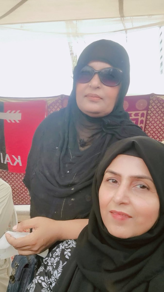 ErumPPP's tweet photo. پی پی پی ڈسٹرکٹ ایسٹ PS-102 کی نائب صدر ارم فیاض اور جیالیوں کی محرم کے جلوس میں شرکت۔ مرکزی کیمپ پر رؤف ناگوری، سرور خان غازی اور فرخ نیاز تنولی کے ہمراہ عزاداروں میں شربت تقسیم کیا گیا۔ #Karachi #PPP 
#9Muharram2026 https://t.co/owbRfVPjri