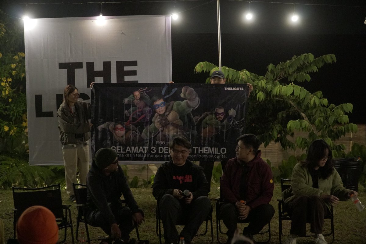 nengsunshine's tweet photo. Hidung kebermampetan semalam suntuk, hati kebermantapan dua hari penuh. Nuhun Themilo, luv!

Foto: timer, Indra, Ayah Ichika https://t.co/zlaCkwLJ4R