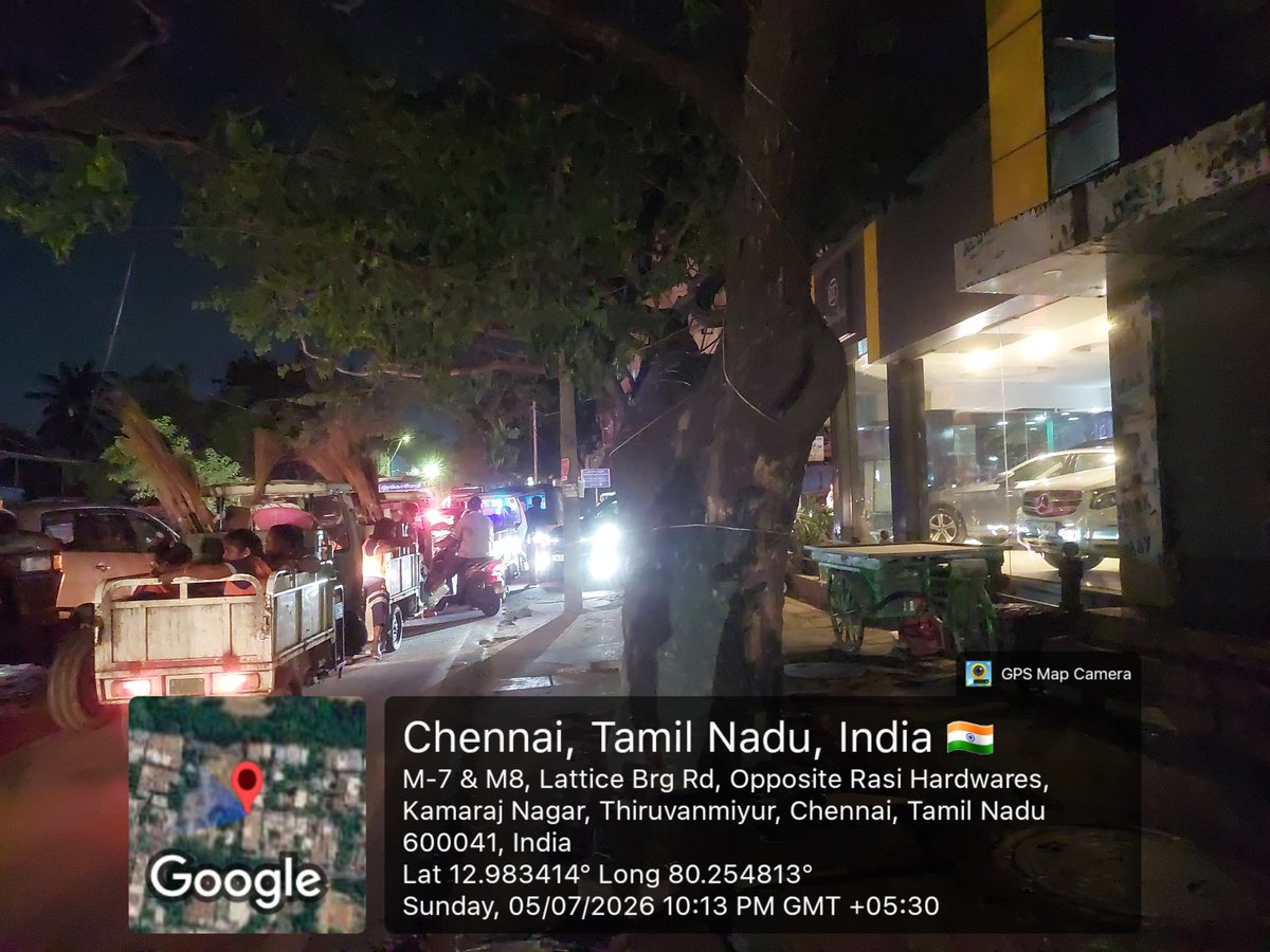 malarhOo's tweet photo. This area is barricaded , one way until Saturday night. Now more traffic @ChennaiTraffic https://t.co/MnuQKXnEbi