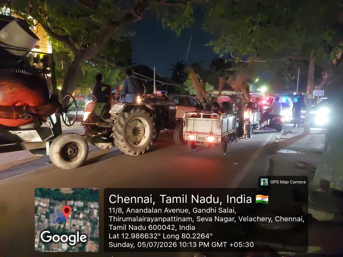 malarhOo's tweet photo. This area is barricaded , one way until Saturday night. Now more traffic @ChennaiTraffic https://t.co/MnuQKXnEbi