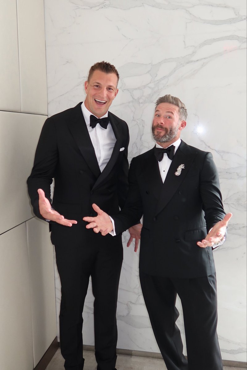 DudesOnDudesPod's tweet photo. Wedding szn 💍 https://t.co/TK6yHn7nC1