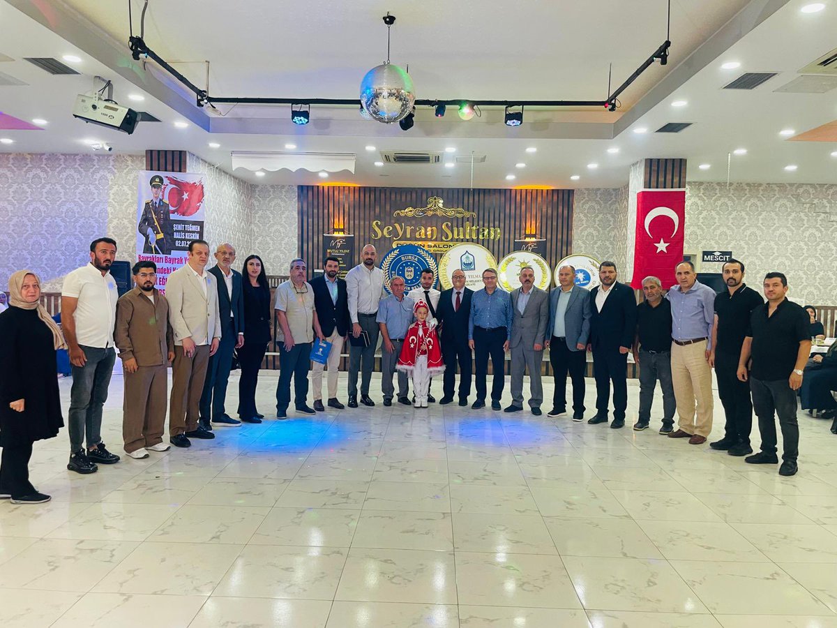 mhp_yildirimm's tweet photo. 📍İsabey Mahallesi 

MHP Yıldırım İlçe Başkanlığı olarak; Yıldırım Kaymakamız Metin ESEN, İlçe Başkan Yardımcılarımız, Meclis Üyelerimiz ve İlçe Yöneticilerimiz ile birlikte Şehidimiz Teğmen Halis KESKİN’in sene-i devriyesi münasebetiyle düzenlenen mevlid-i şerif  ve kıymetli evlatları Miraç’ın sünnet cemiyetine katıldık. Allah kabul etsin, ruhu şad olsun. 

@MHPBursail 
@Kadir___Tasci