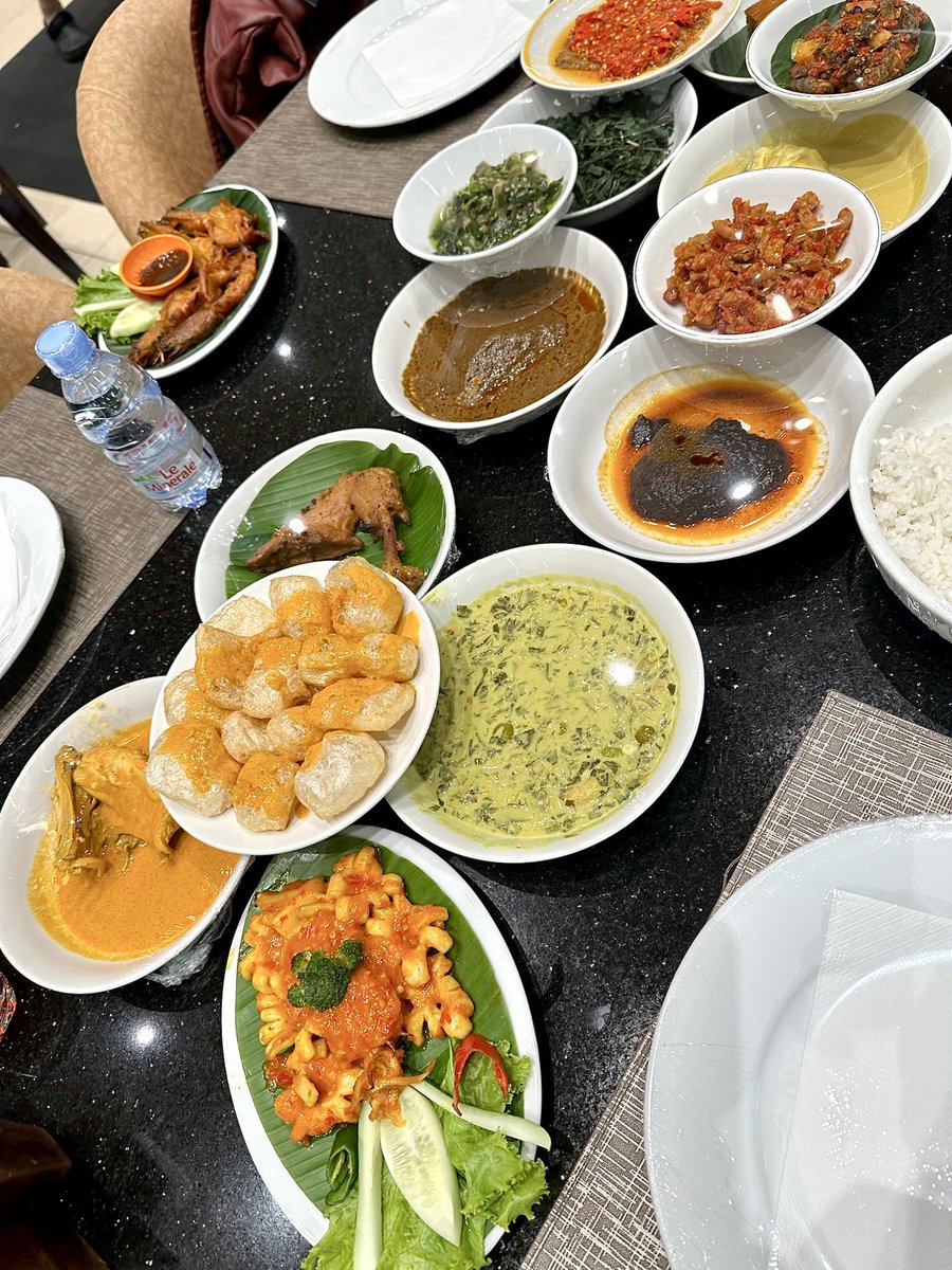 tinkeudust's tweet photo. menu wajib di pagi sore (tunjang, sambel udang, kerupuk jangek) 🤤💛 https://t.co/QPnj3XlRS4