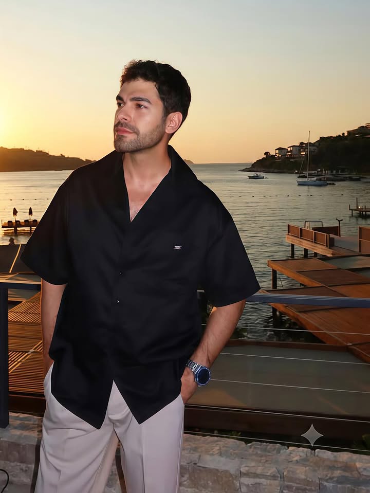 nanaturquia73's tweet photo. Evento:"ALEM Summer Weekend", um evento de verão. 🏖
Bodrum, um destino popular de praia e festas. 🇹🇷🍹
 As contas marcadas incluem @alemdergisi, @ruinsbodrum, @darphinturkiye e @dogusmarine.
#CildinizinAltınÇağı" e #ALEMSummerWeekend
#GökberkYıldırım https://t.co/Z1DhBapEMI