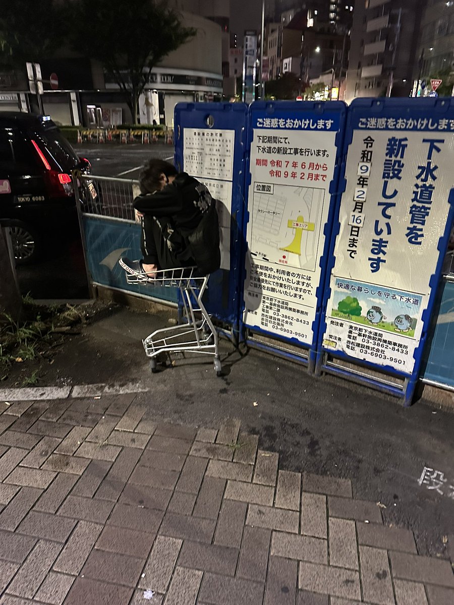 HOUND110011's tweet photo. 河川敷の人 https://t.co/yV63OUuHMM