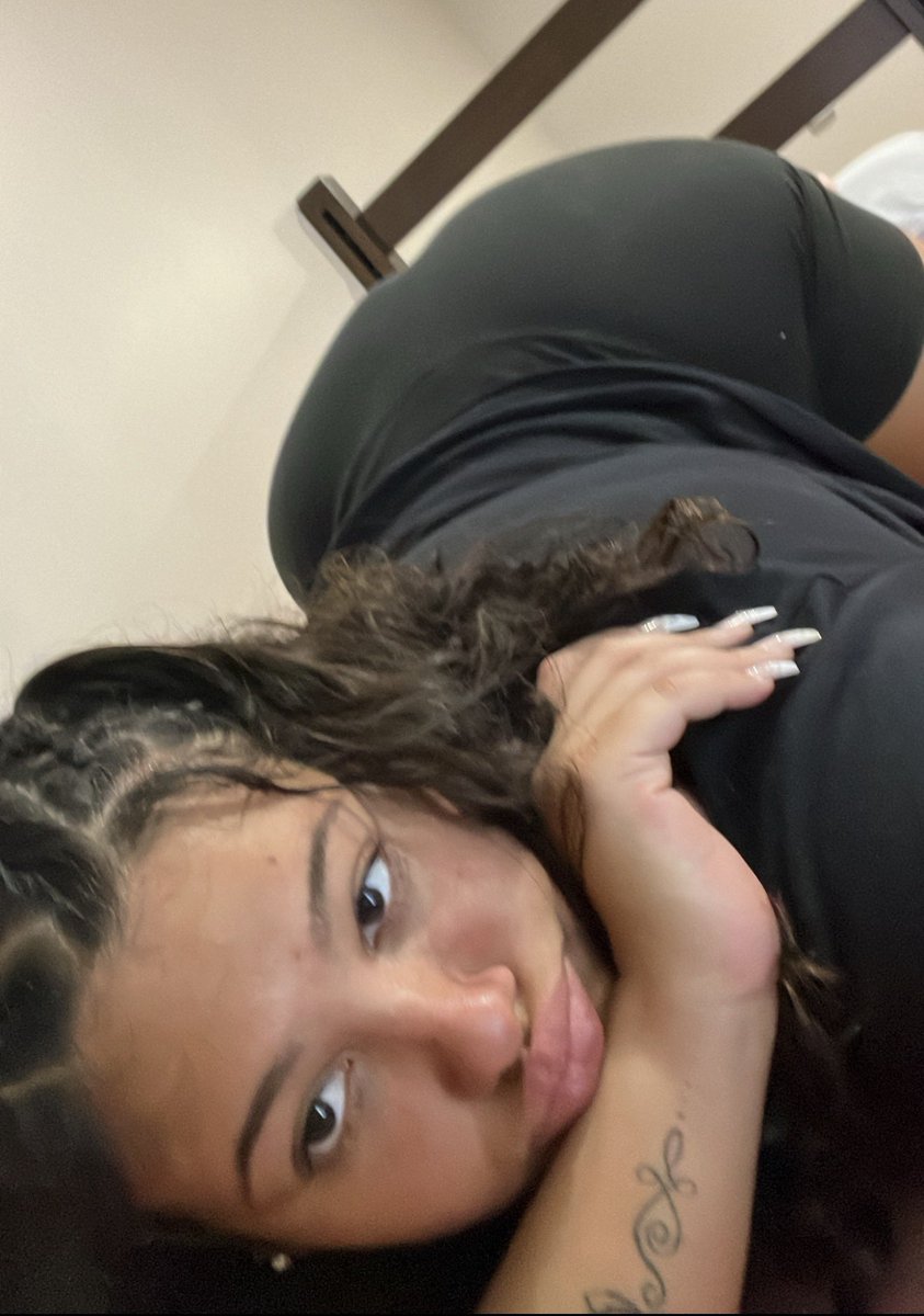 Divína🍒 tweet media