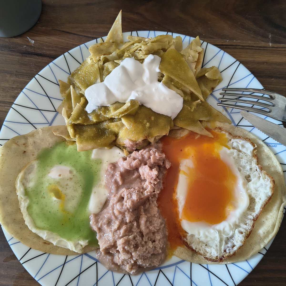 CABALLEROSOL66's tweet photo. Almuerzo Bien MEXICANO: Verde Blanco y Rojo Bien Picante!!! https://t.co/WZunx2wfTq