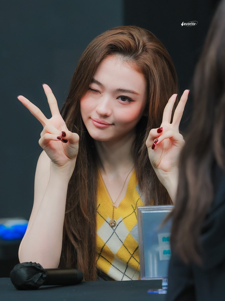 favoritella's tweet photo. 260705

#MEOVV #미야오 #ELLA #엘라 https://t.co/L7B4aQ395g