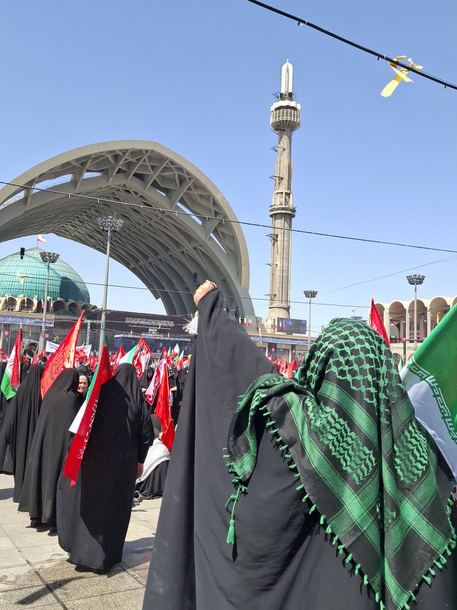 ftm_mh1378's tweet photo. همه چیز آماده ی ادای دین ما به آقامونه، آماده حمایت از عزیزمون، آرمان هامون و کشورمونه.
این آخرین فرصت برای اینکه سال ها خون دل خوردن آقا و جبران کنیم.
#حی_علی_التهران https://t.co/00LgniV8QD