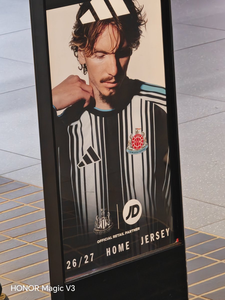 coledavsion1988's tweet photo. Father in law's been to metro centre today armed with stickers. Even the bairn wasn't safe 🤣 #safc #ftm https://t.co/tcqoUwJqiR