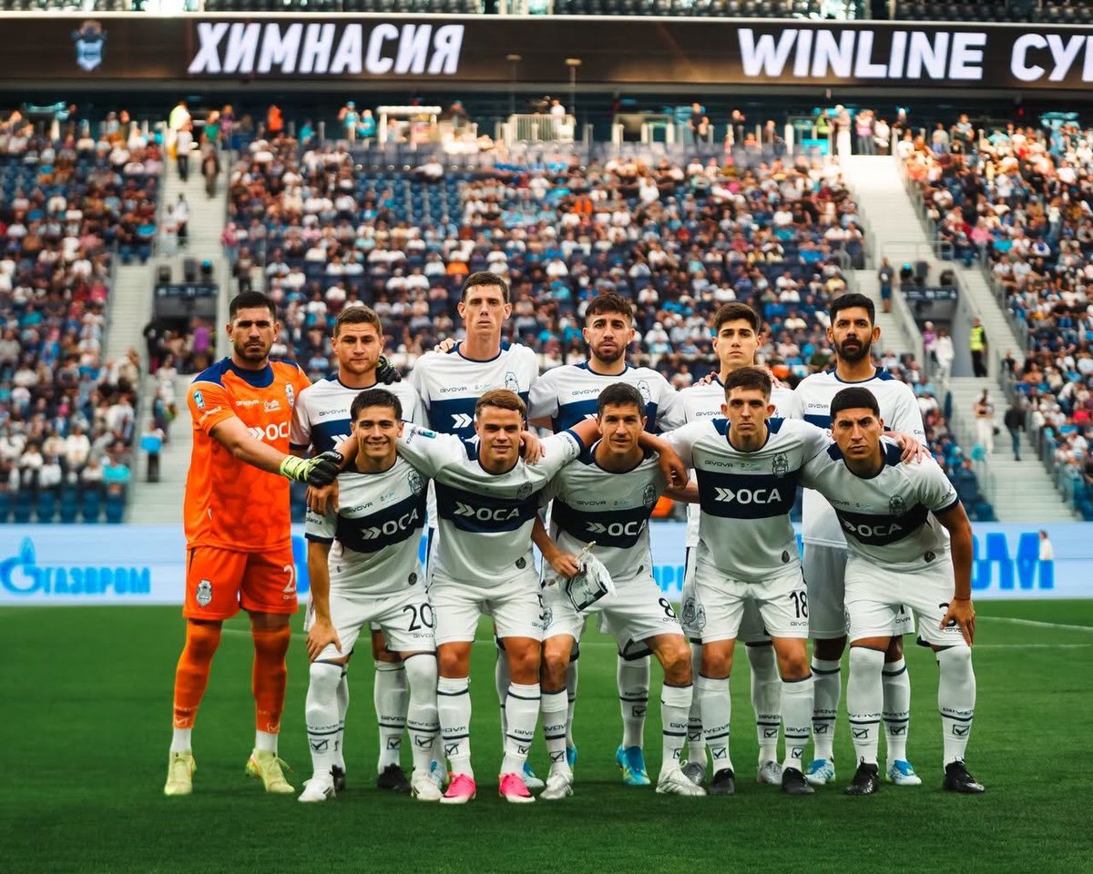 TM_CGE_Ar's tweet photo. #CGE #GELP ⚽ Final del primer tiempo en el Gazprom Arena 

🇷🇺 Bien plantado el Lobo le hace frente al campeón de la liga rusa, en su mejor momento los locales se adelantaron de contragolpe y cerca del final de la primera mitad AUZMENDI igualó las acciones 

Zenit 1-1 GIMNASIA https://t.co/KOpL7K4Lf7