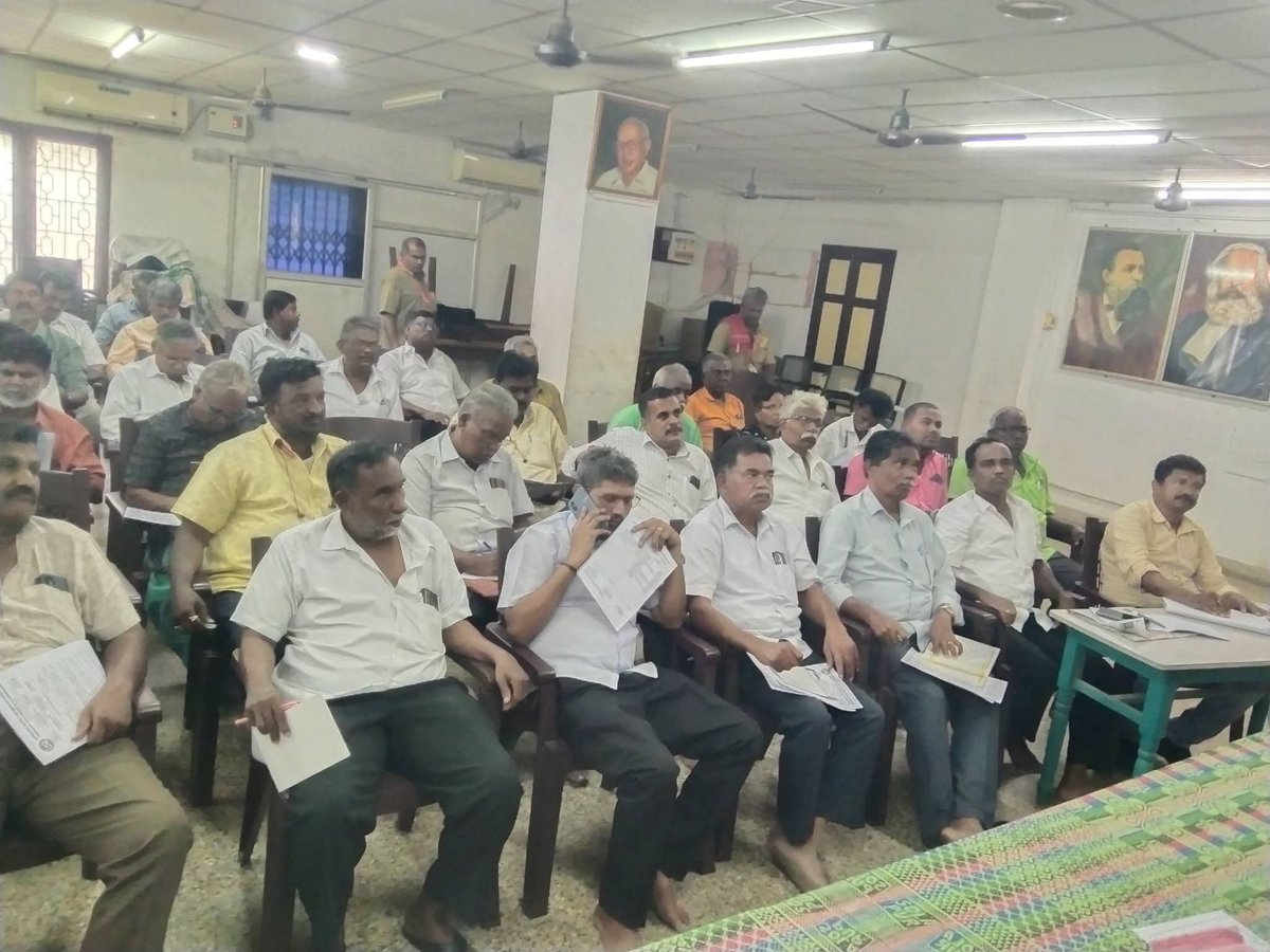 MuruganTolar's tweet photo. தமிழ் நாடு ஆட்டோ தொழிலாளர் சம்மேளனம் சிஐடியு மாநில குழு கூட்டம் 
05-7-2026
வட சென்னை ஓட்டேரி 
#கூட்ட #முடிவுகள்#
 #ஜூலை #14# பெட்ரோல் டீசல் விலை உயர்வை குறைத்திட வலியுறுத்தியும் நான்கு தொழிலாளர் தொகுப்பு சட்டத்தை ரத்து செய்ய கோரி  தமிழக முழுவதும் ஆர்ப்பாட்டம் நடத்த முடிவு https://t.co/GOWTtijrNN