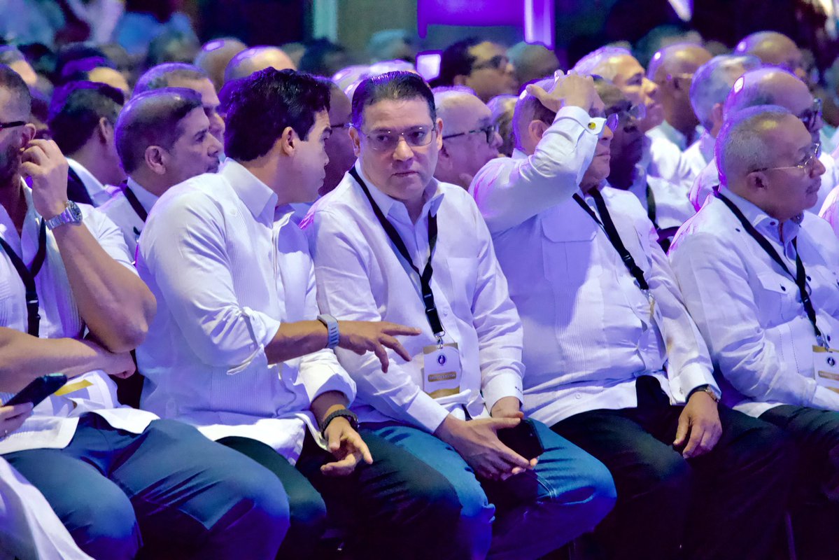 SanzLovaton's tweet photo. Hoy participé en la XXLL Convención Nacional Extraordinaria del @PRM_Oficial, un encuentro que reafirma que nuestra mayor fortaleza es la unidad. Hemos demostrado que podemos debatir con respeto, crecer en cada proceso y poner siempre el interés colectivo por encima de todo. https://t.co/xFkII9cAeQ