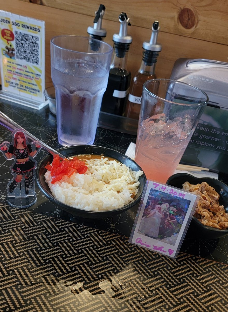knife_pleat's tweet photo. yesterday's oshikatsu @Cherie_Ife_
it's been a year since we met irl! I'll always remember the advice you gave me as an idol and songwriter 💖
missing you lots and I pray everyday for your health and happiness ฅ(´꒳ `ฅ)ꪆ https://t.co/0Ljt3lu4gj