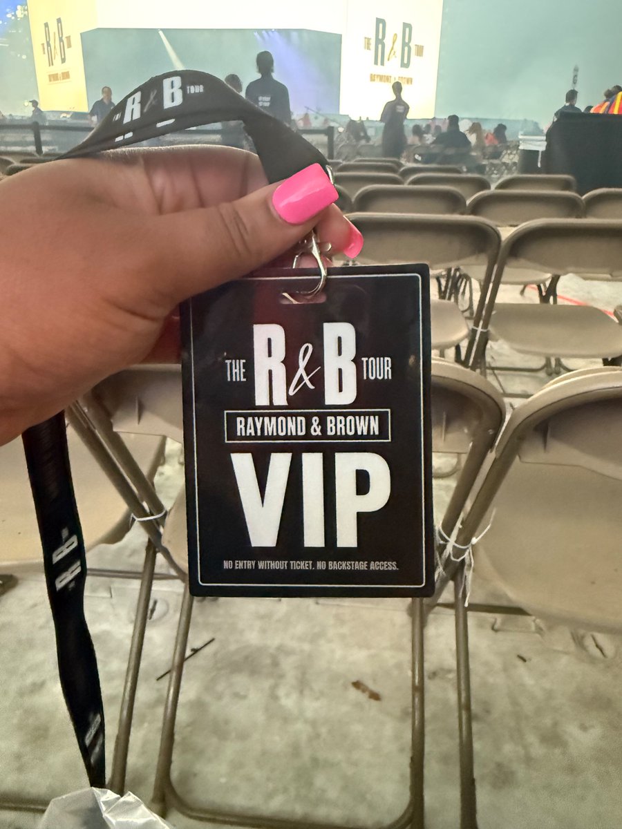 _anjmariee's tweet photo. The R and B Tour  Night 2 in Detroit was a timeee. ✨ https://t.co/tXnXvELSGR