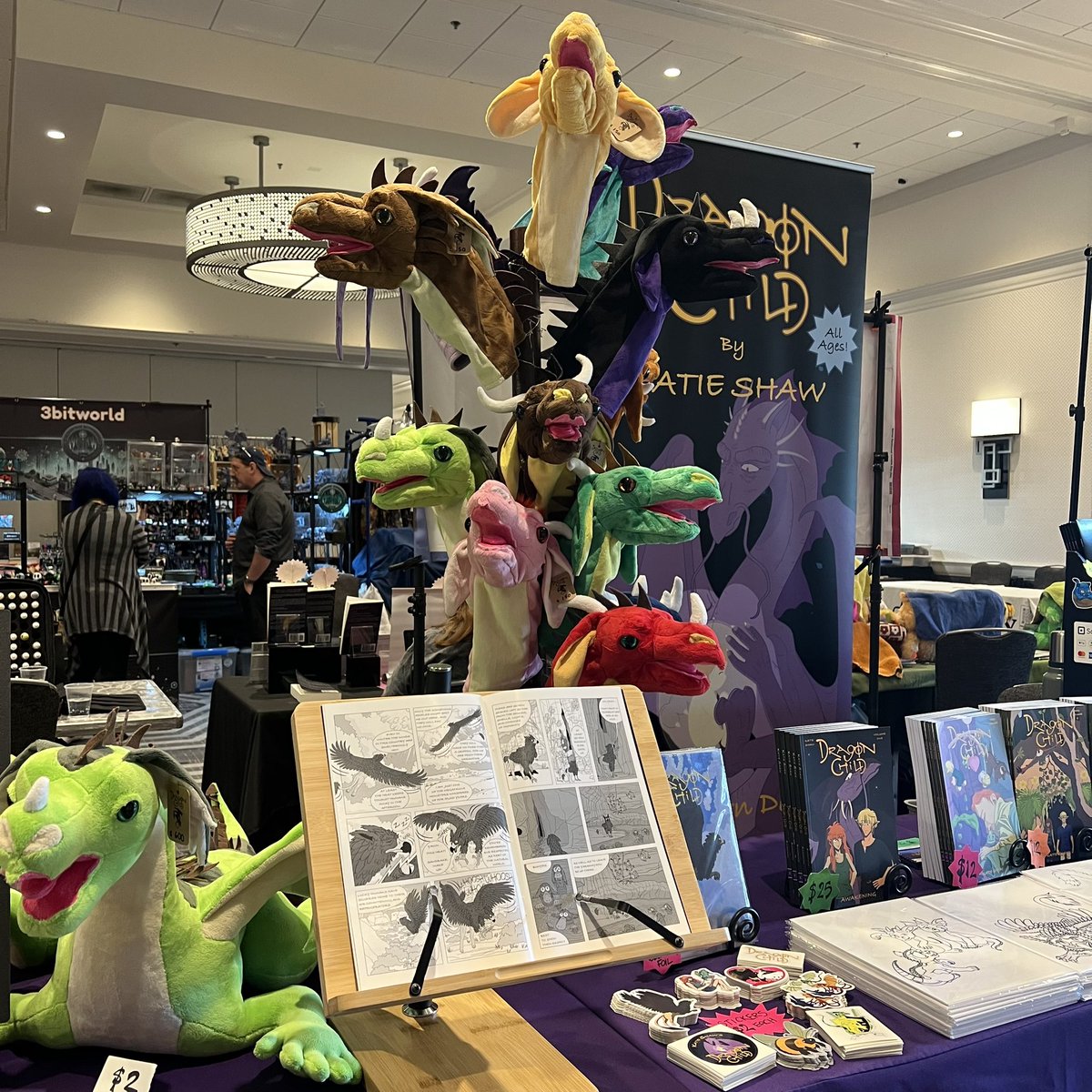 DragonChildKS's tweet photo. Sunday’s here at BayCon, in the Santa Clara Marriott. If you’re in the San Jose, CA area, stop on by BayCon’s Marketplace. Come see my Dragon Child comics &amp; handmade dragons. If you’re a fan of urban fantasy or an excuse to befriend a dragon, you’re in the right place.

#BayCon https://t.co/9QUXnq432h