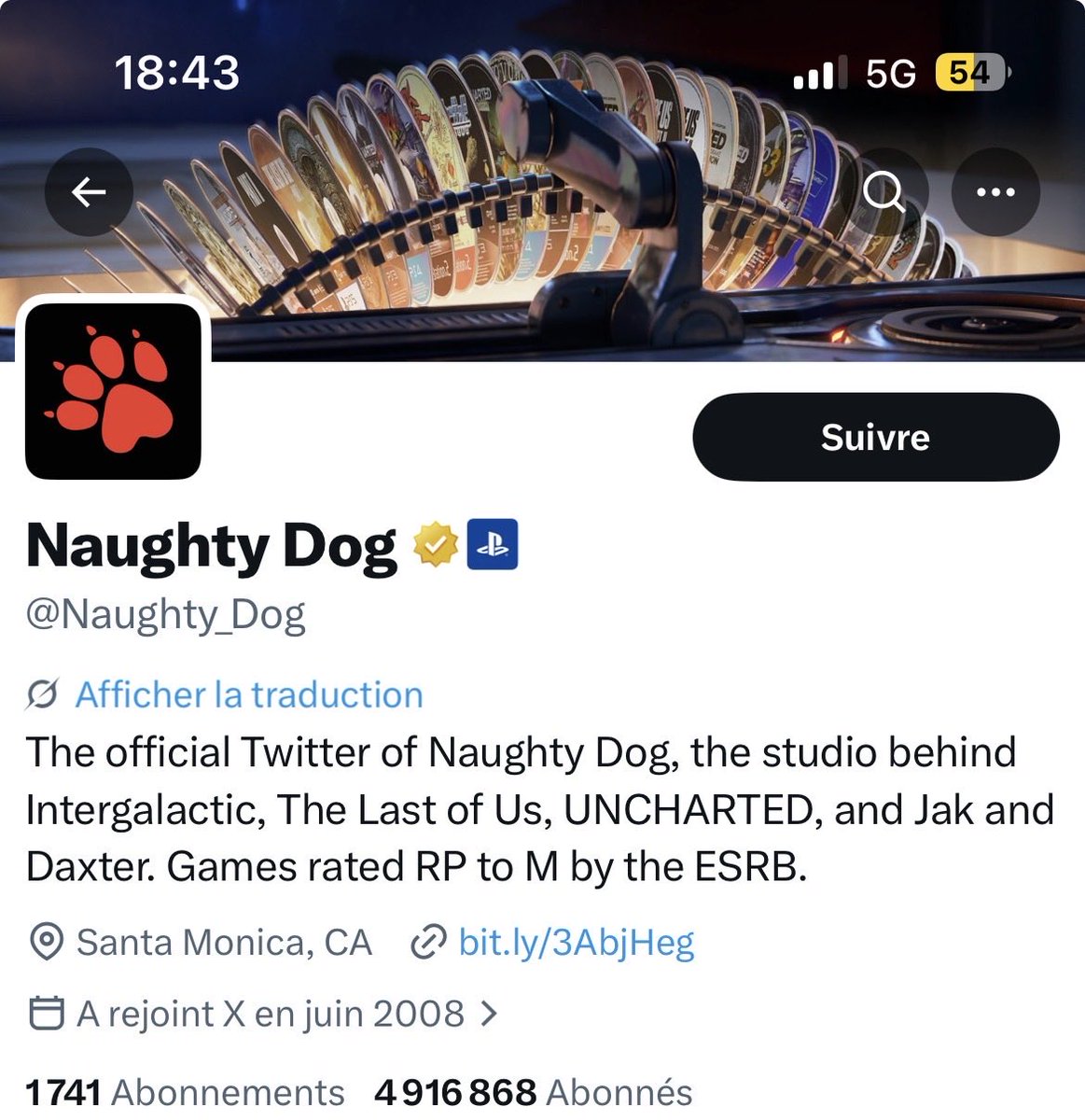 JedusorKD's tweet photo. La nouvelle bannière de Naughty Dog ! 

C’est clairement un petit tacle sympathique pour @PlayStation.. 

Dans le trailer d’origine ce ne sont pas ces CD qui sont montrés, 
MAIS LÀ, ils sont remplacés par tout les jeux sortis par le studio !  

Belle façon de protester. 👏 https://t.co/pXER9TzddS