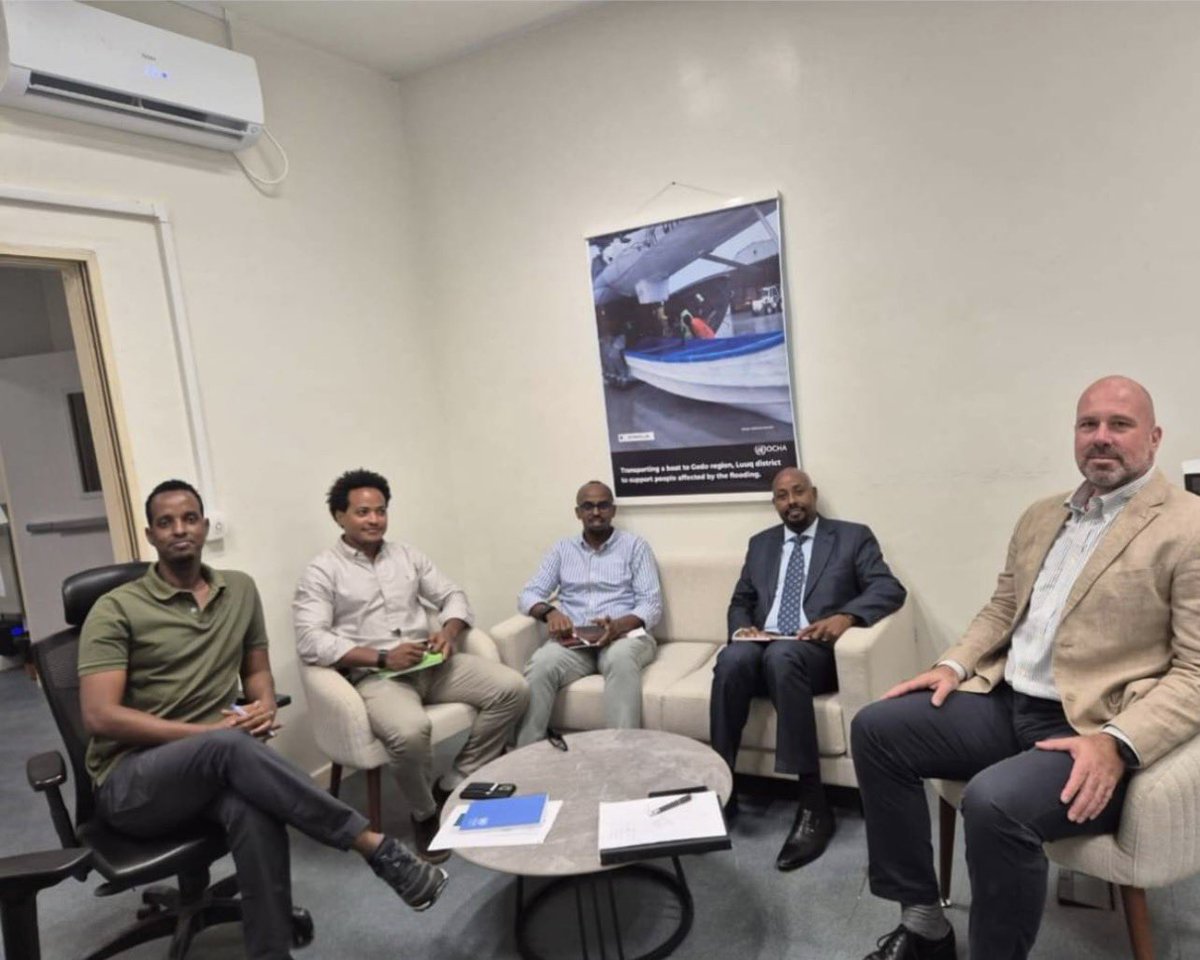 NEStateComms's tweet photo. The Minister of the Ministry of Humanitarian Affairs and Disaster Management of the Northeastern State of Somalia, Eng. Mohamed Dirie Farah (Shariif), held an important meeting with officials of the UN-OCHA office in Mogadishu. The meeting focused on strengthening cooperation between the two sides and accelerating efforts to address humanitarian issues.

During the meeting, the Minister shared with UN-OCHA officials a briefing on the overall situation in the Northeastern State. He particularly highlighted the priority needs in the areas of humanitarian affairs, health, education, and water. He also expressed gratitude to UN-OCHA and the Area-Based Coordination team for their ongoing collaboration and their role in supporting humanitarian efforts.

The meeting concluded with a mutual agreement to strengthen coordination and collaboration on humanitarian efforts, with both sides underscoring the importance of sustaining this partnership to effectively address the needs of the communities in Northeastern State.
#NortheasternState #OCHA