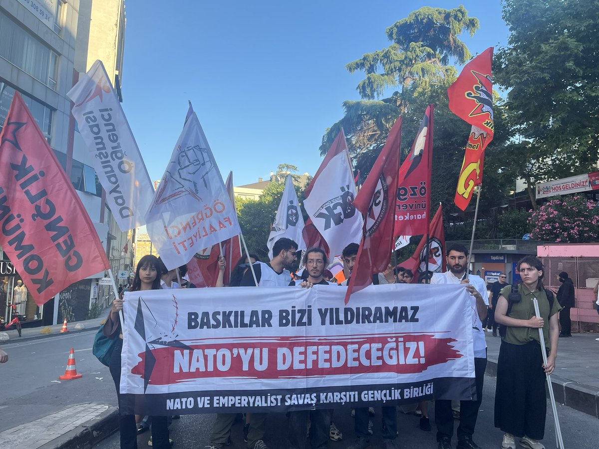 ogrdayanixx's tweet photo. Nato'ya ve emperyalizme karşı Kadıköy'de buluştuk.

Sarayın bütün baskılarına, gözaltı ve tutuklamalarına karşı eli kanlı Nato savaş örgütüne ve onun yerli işbirlikçilerine karşı mücadelemi sürüyor.

Gözaltılar, tutuklamalar, baskılar bizi yıldıramaz! https://t.co/5LKzKthSPE