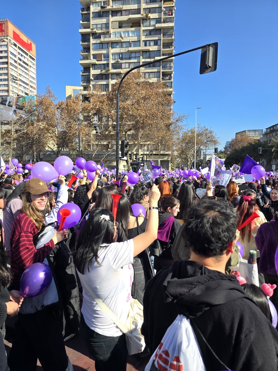 Patrici10092070's tweet photo. ARMY CON TODO NO NOS CALLEMOS!!

#BTSALNACIONAL
#BTSENCHILE
#BTSCHILE
#QUEREMOSABTSENELNACIONAL https://t.co/zNUFH1la3o