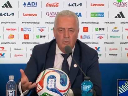 Titman22's tweet photo. 🚨🗣️ Gustavo Alfaro (Paraguay's coach): "Today we faced players contending for the Ballon d’Or and the all-time World Cup goal-scoring record; WE HAVE KIDS WHO NEVER KNEW THEIR FATHERS."

"I WANTED TO ATTEMPT A REVOLUTION." https://t.co/ddSJJFLfpi