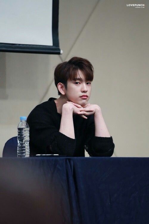 _hourlyjinyoung's tweet photo. #JINYOUNG #박진영 #진영 #GOT7 #갓세븐 @JINYOUNG https://t.co/t94WV8I9f5