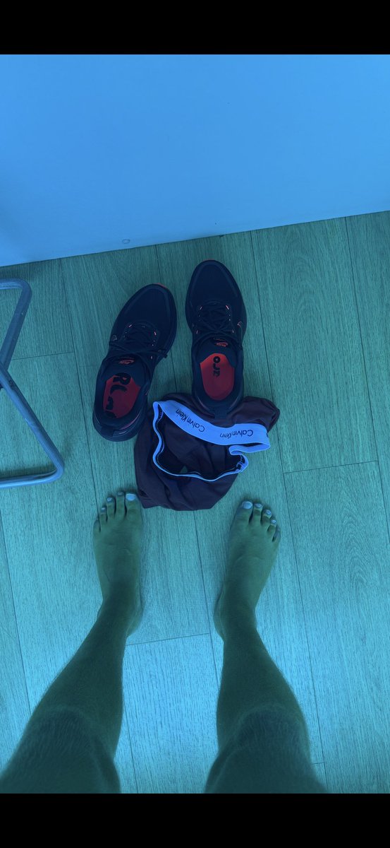 FootmasterRico's tweet photo. Who’s  worshipping 🫰🤤😈
On all fours now 🫰🐾😵‍💫 get sending 💪💷🔥#paytoobey #footworshipping #footstool #findom #submissive #cashslave #hotfeet https://t.co/hPiXoGc50K