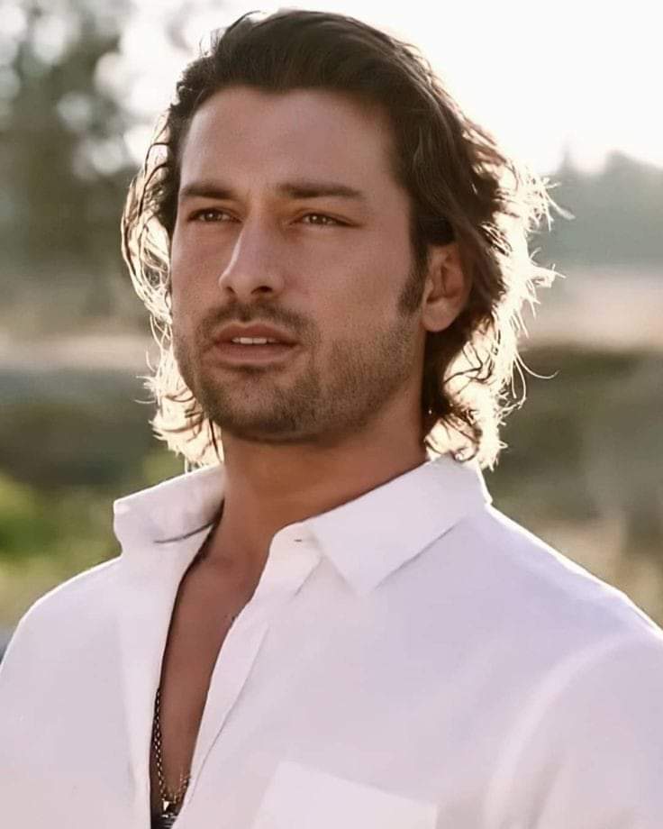SusiiNavruz's tweet photo. Top 25 most trending Turkish celebrities who dominated social media globally over the past week. 📈🇹🇷
20. 🇹🇷 Alp Navruz
 #AlpNavruz https://t.co/j49gHYMZip